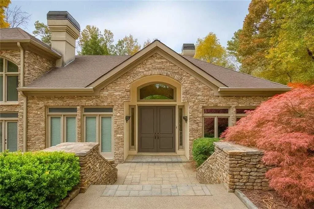 Exterior photo 3