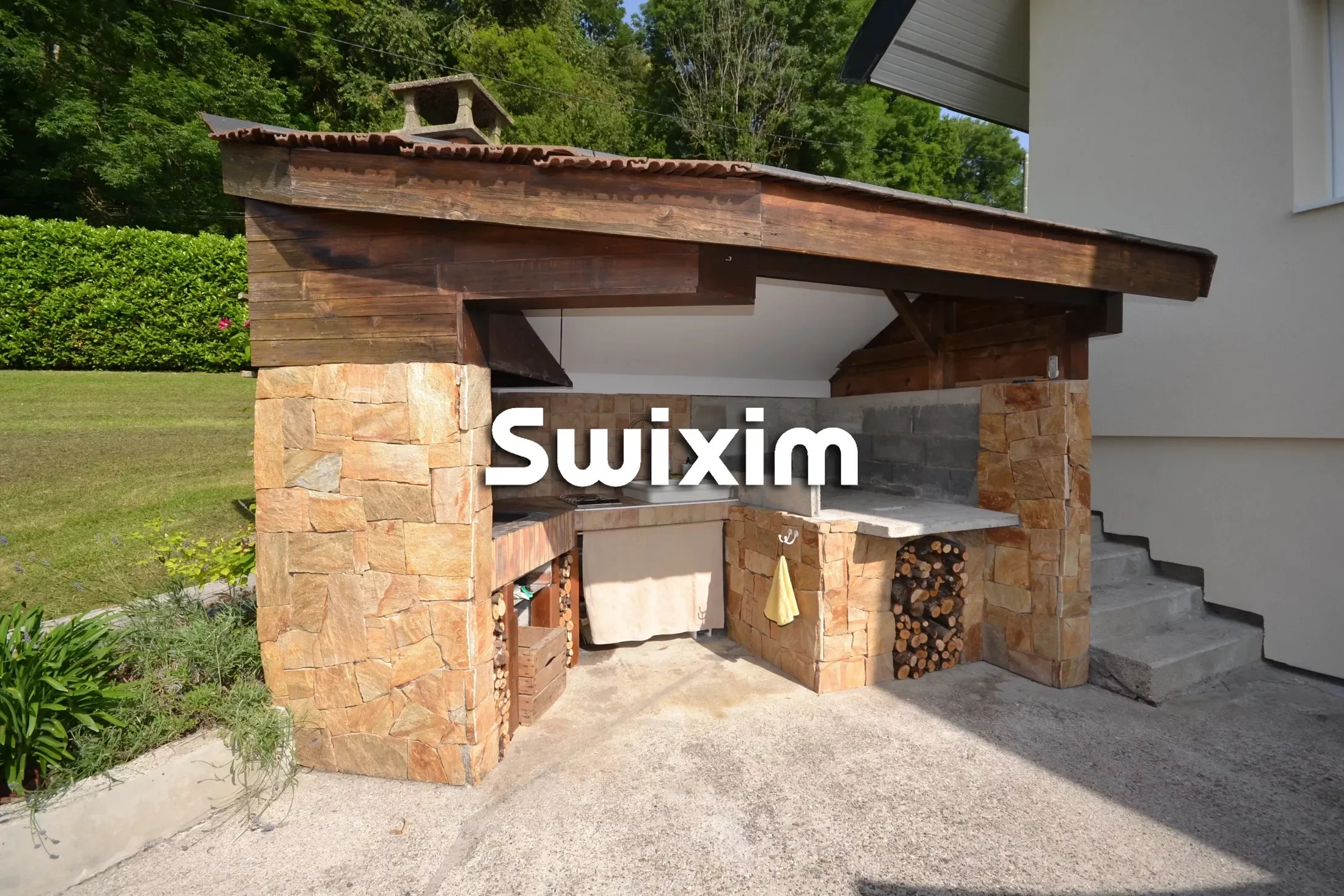 Exterior photo 3