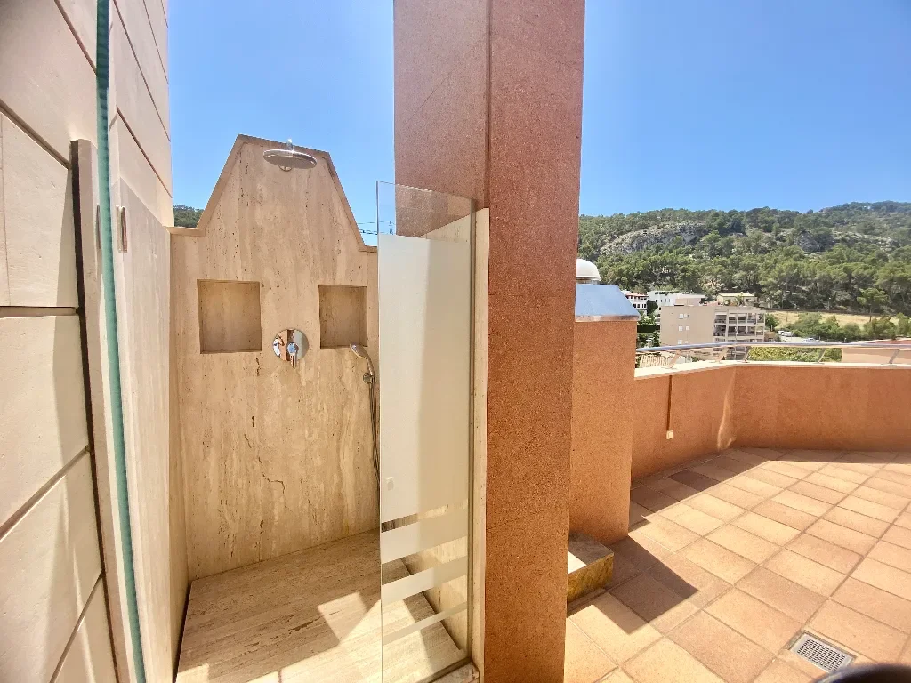 Exterior photo 5