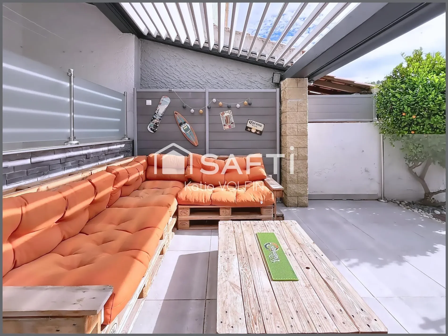 Exterior photo 2