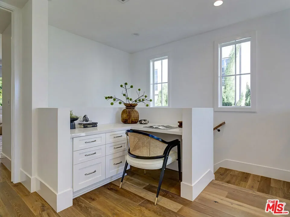 4747 Ambrose Avenue, Los Angeles, California, United States. - Photo 21