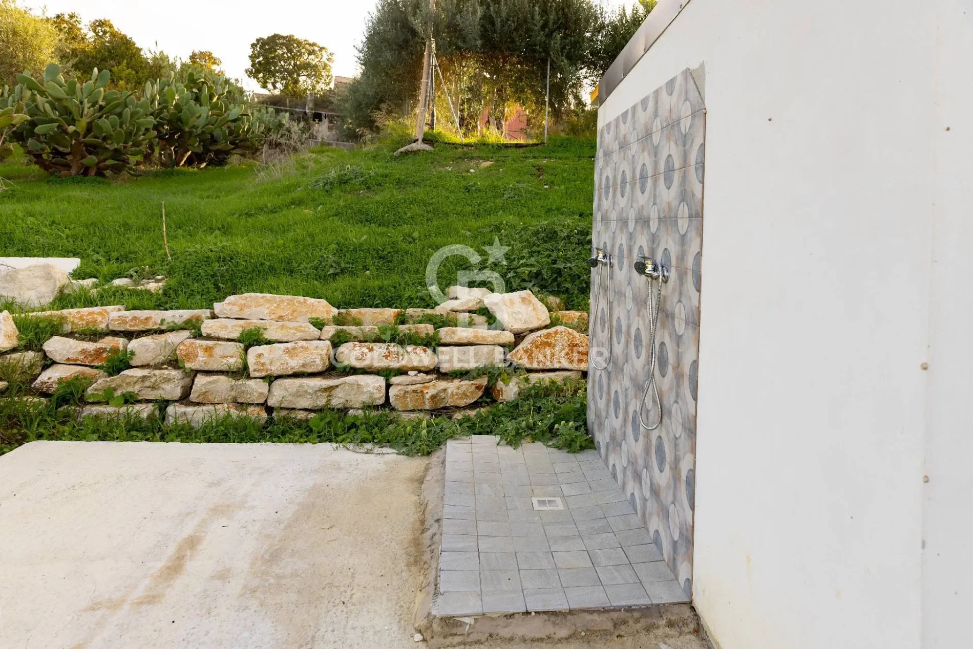 Exterior photo 7
