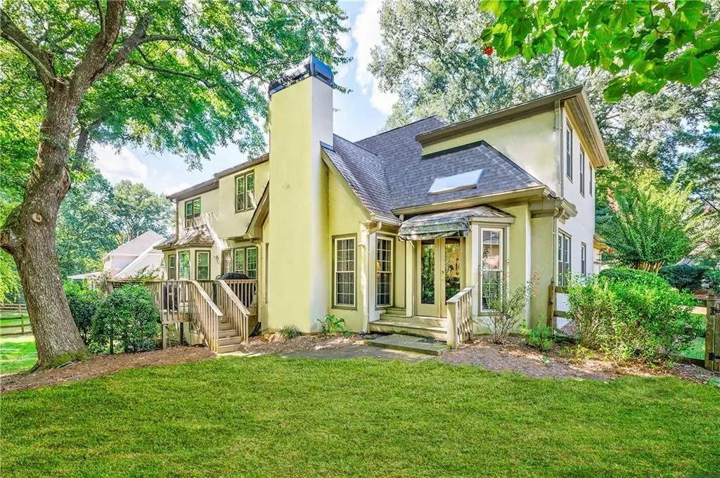 Exterior photo 4