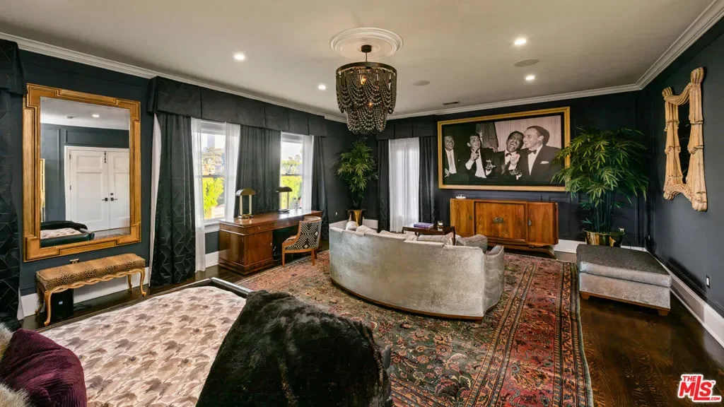 601 S Windsor Boulevard, Los Angeles, California, United States. - Photo 20