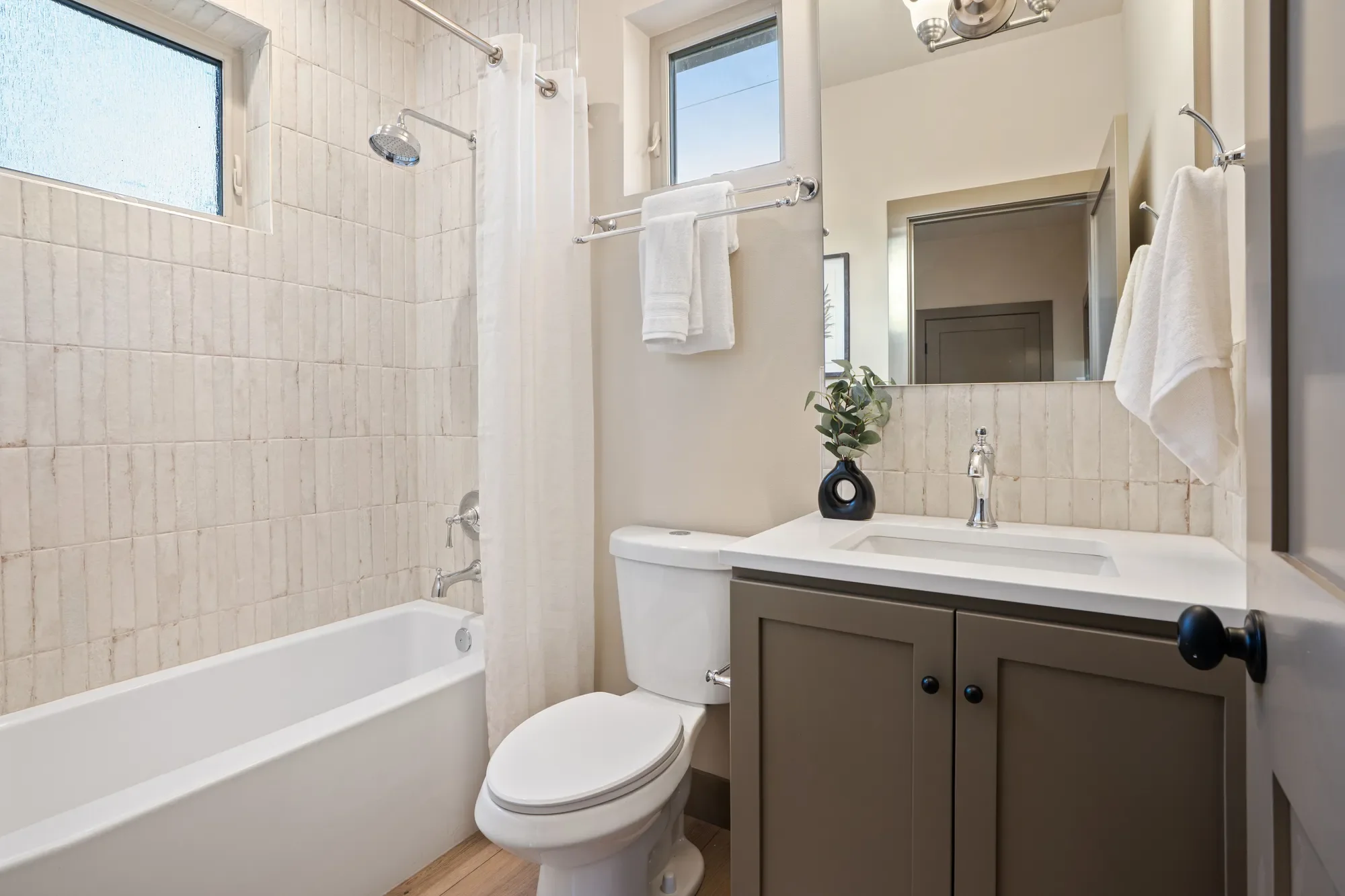 5033 25th Ave SW Unit #B , Seattle, WA 98106, Seattle, Washington, United States. - Photo 15