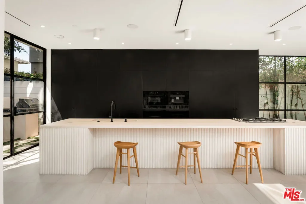 839 N Genesee Avenue, Los Angeles, California, United States. - Photo 30