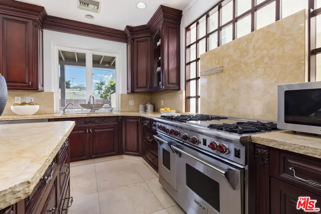 1471 S Crest Drive, Los Angeles, California, United States. - Photo 32