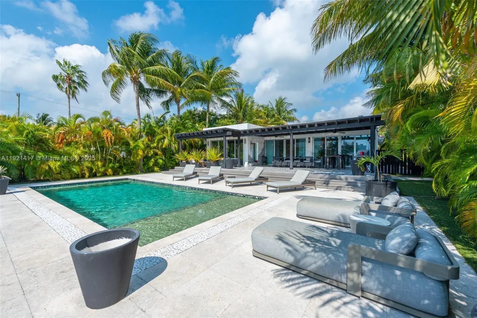 970 S Shore Dr, Miami Beach, Florida, United States. - Photo 6