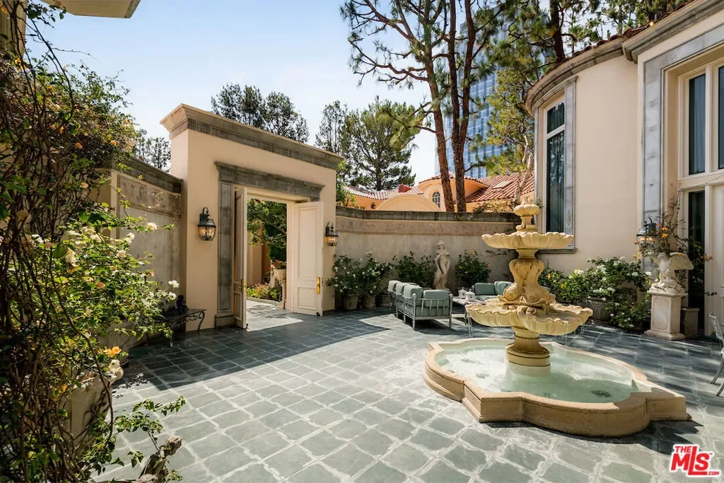 10275 Century Woods Drive, Los Angeles, California, United States. - Photo 4