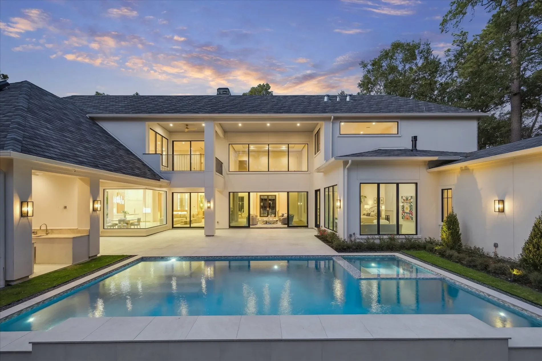 Exterior photo 2