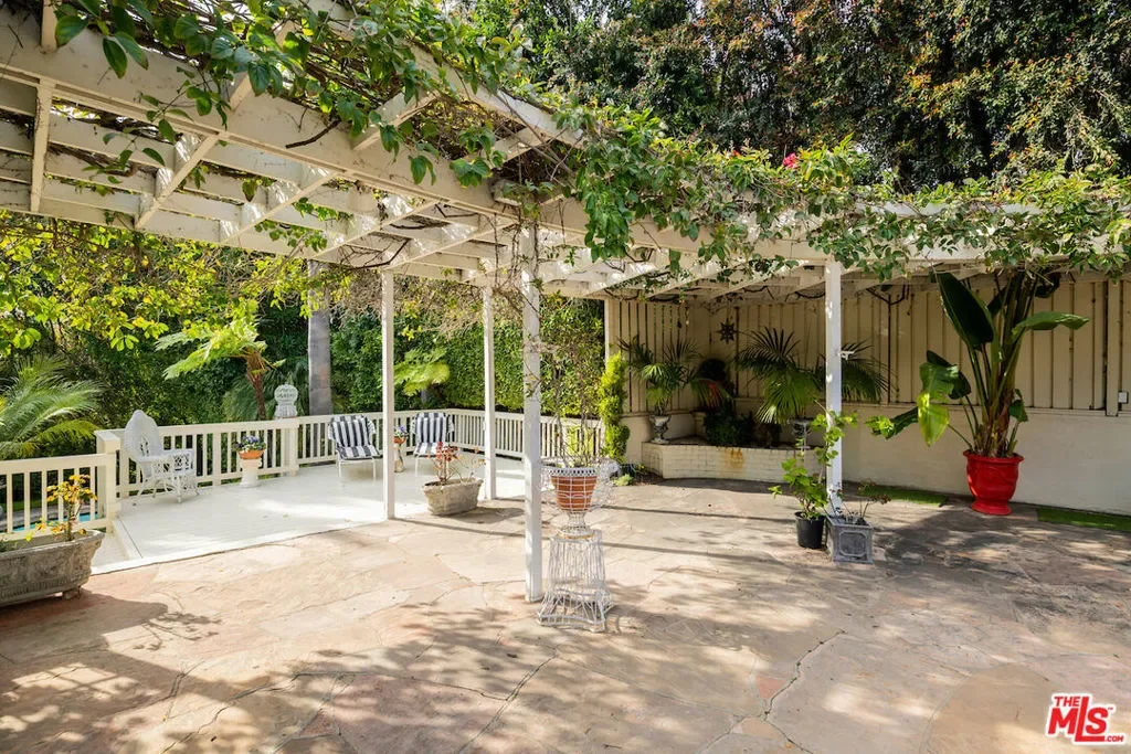 601 Woodruff Avenue, Los Angeles, California, United States. - Photo 3