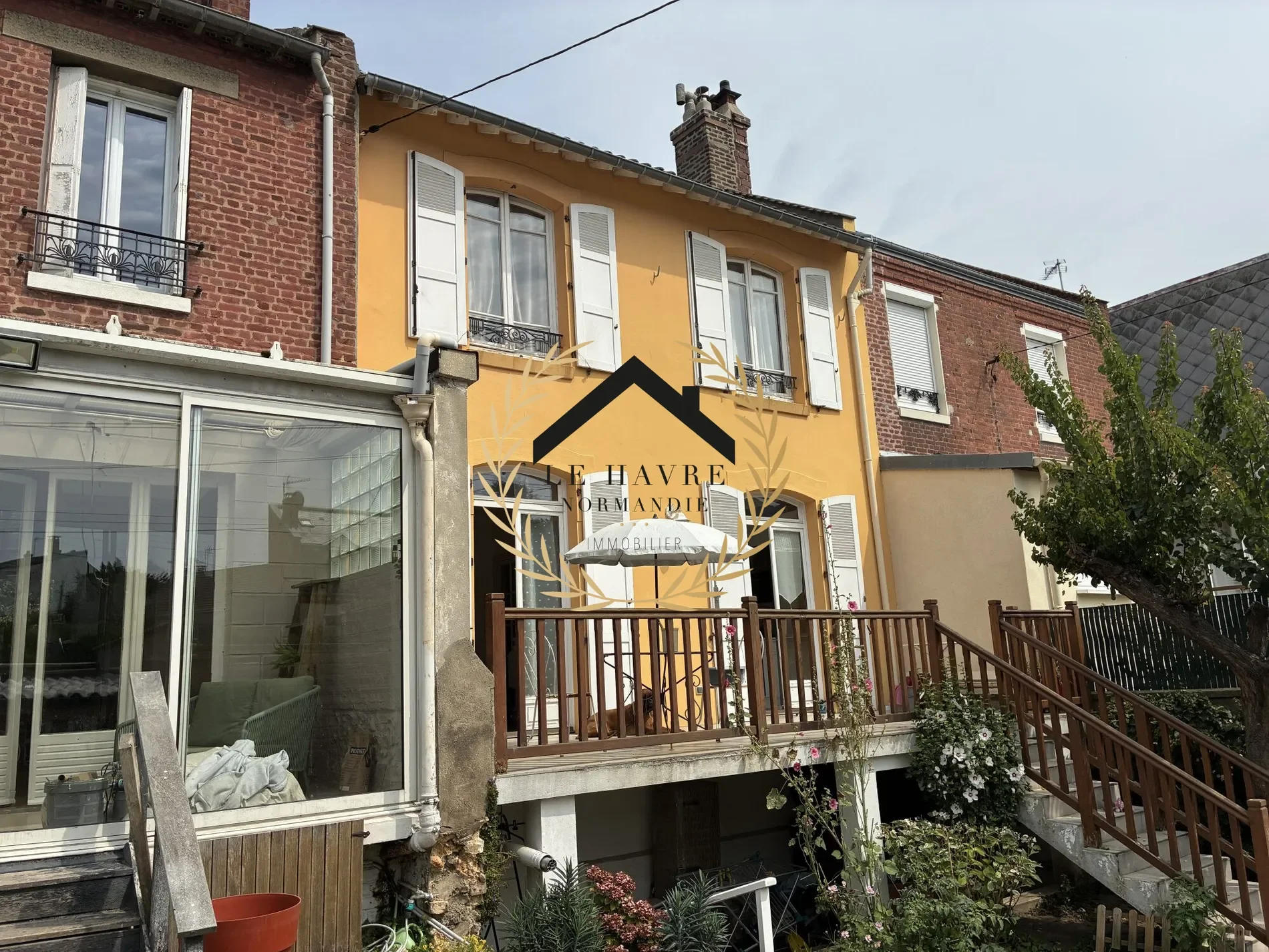 Exterior photo 1