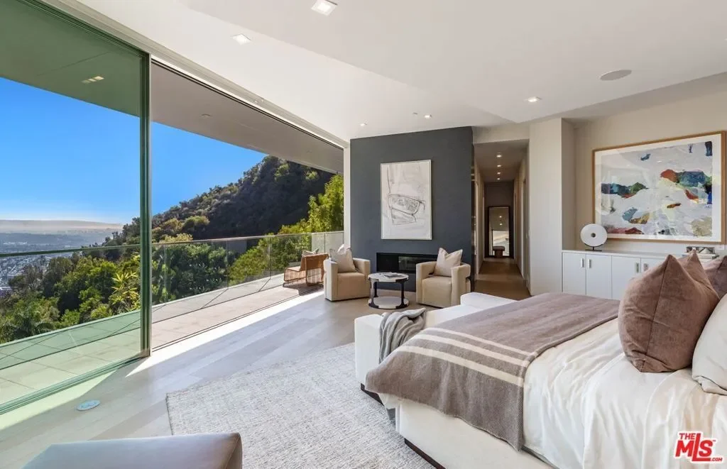 1895 Rising Glen Road, Los Angeles, California, United States. - Photo 7