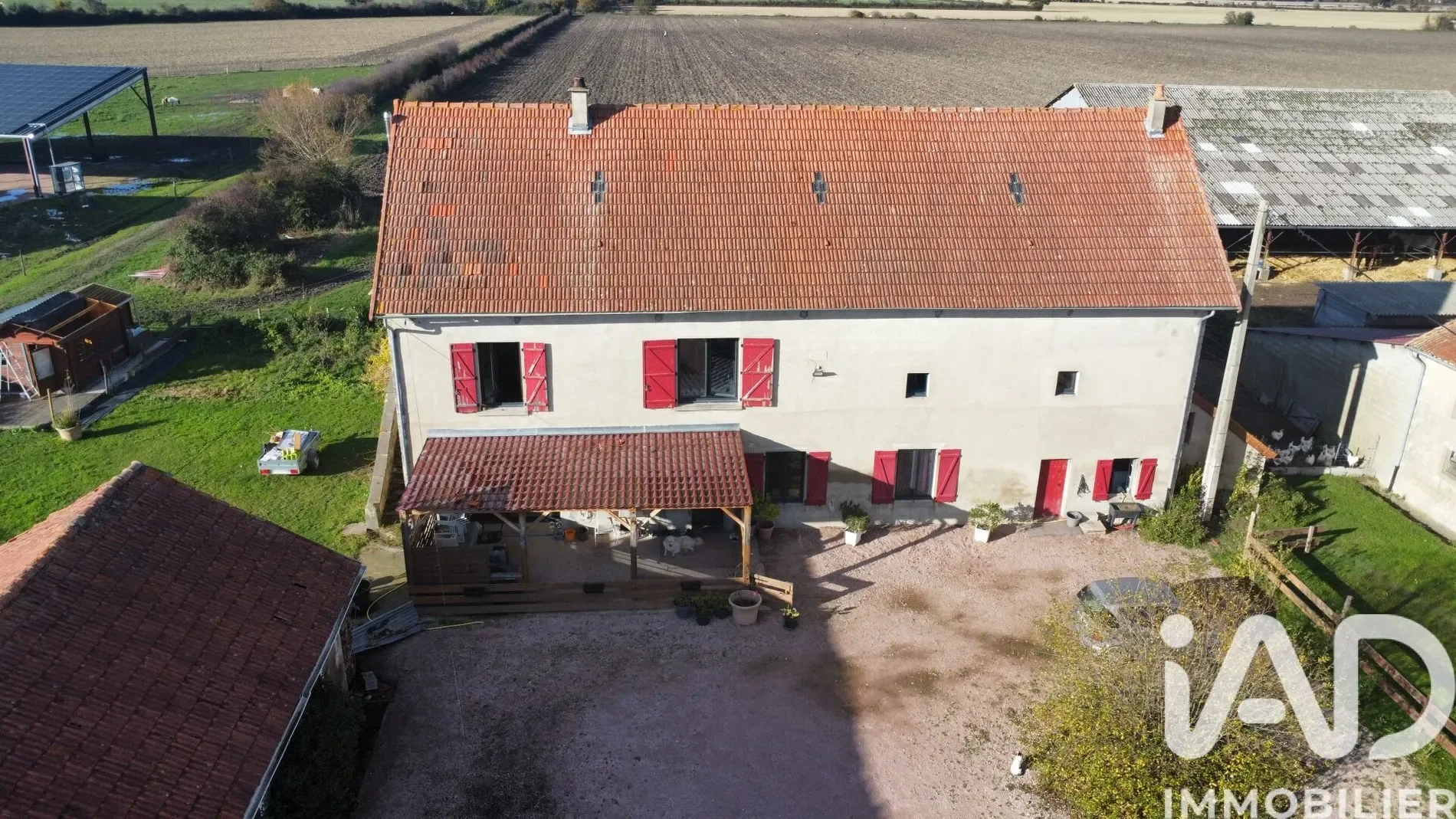 Exterior photo 2