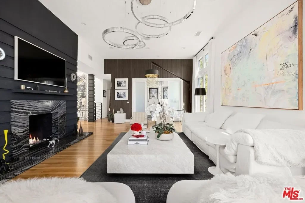 9314 Lloydcrest Drive, Beverly Hills, California, United States. - Photo 26