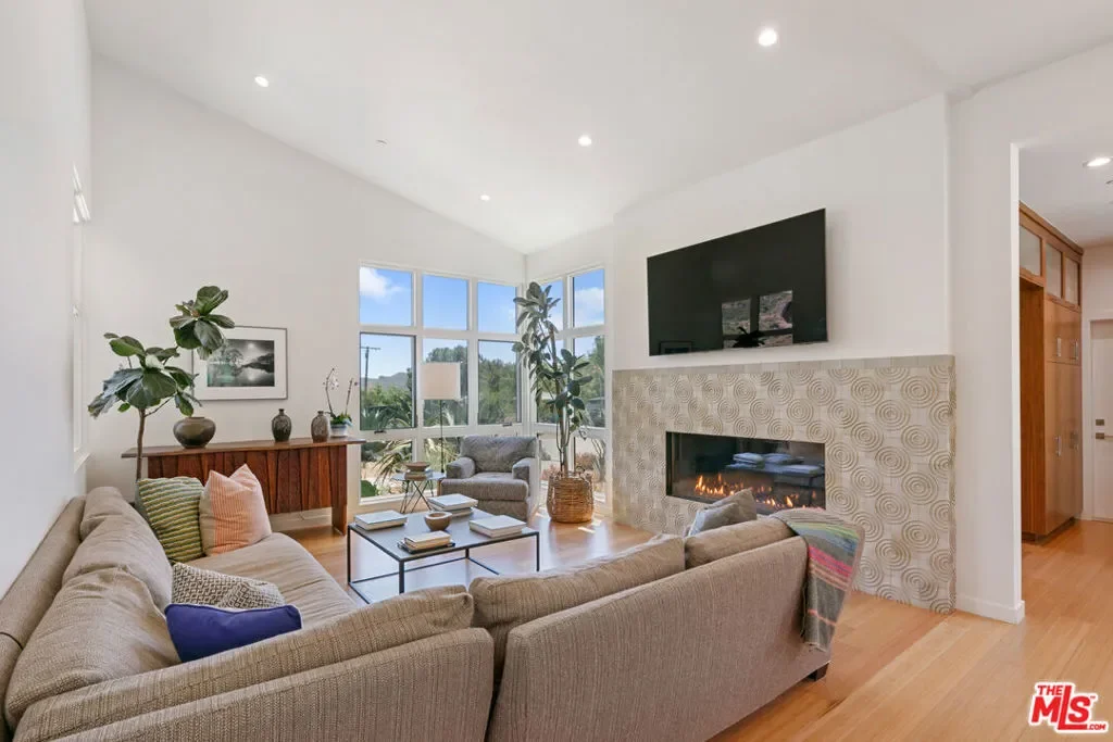 34067 Mulholland Highway, Malibu, California, United States. - Photo 43