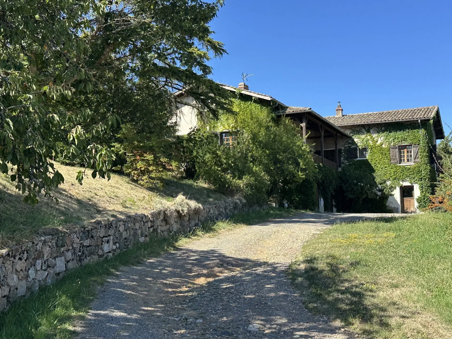 Exterior photo 2