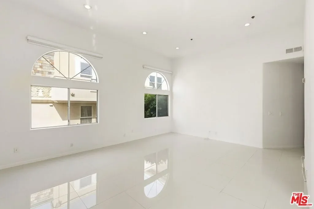 840 N Croft Avenue 301, Los Angeles, California, United States. - Photo 24