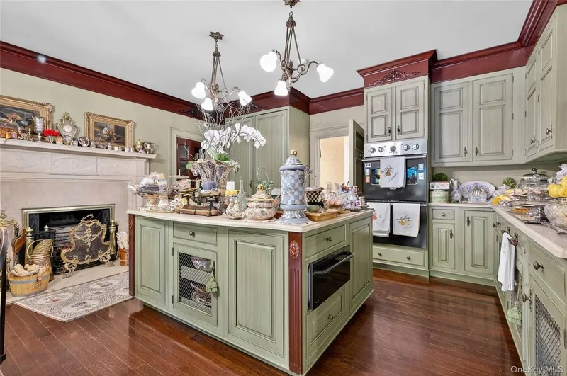 42 Clocktower Lane, Old Westbury, New York, United States. - Photo 14