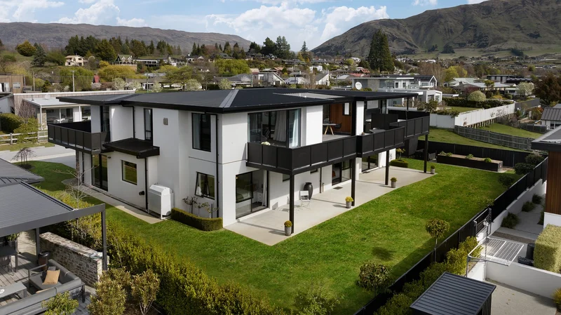 Elegant Lifestyle - Prime Central Wanaka Location