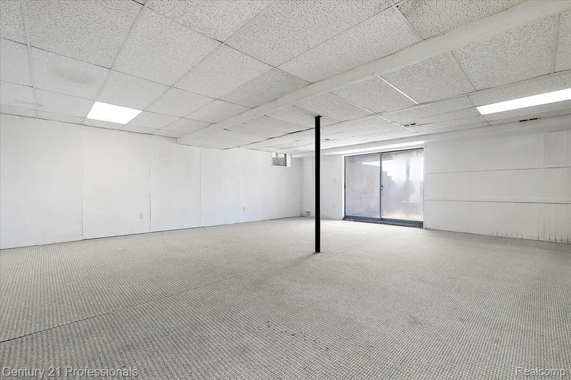 5 Bedrooms Single Family Detached