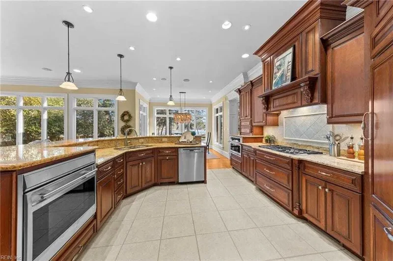 828 Oaklette Avenue, Chesapeake, Virginia, United States. - Photo 13
