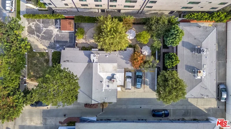 10814 Blix Street, Los Angeles, California, United States. - Photo 4
