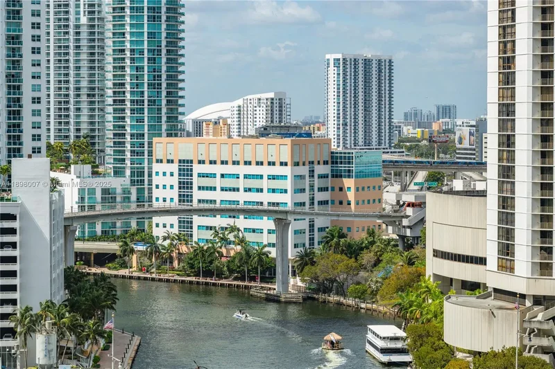 465 Brickell Ave 1602, Miami, Florida, United States. - Photo 14