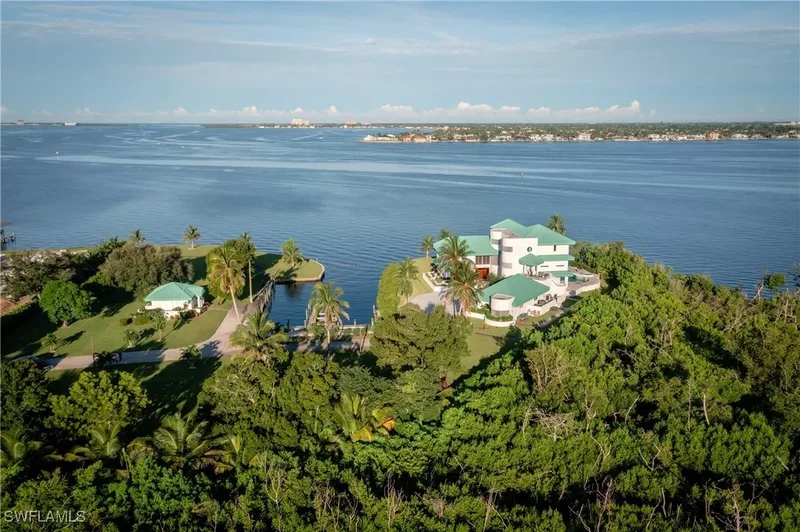 14040 Schultz Rd, Fort Myers, Florida, United States. - Photo 32