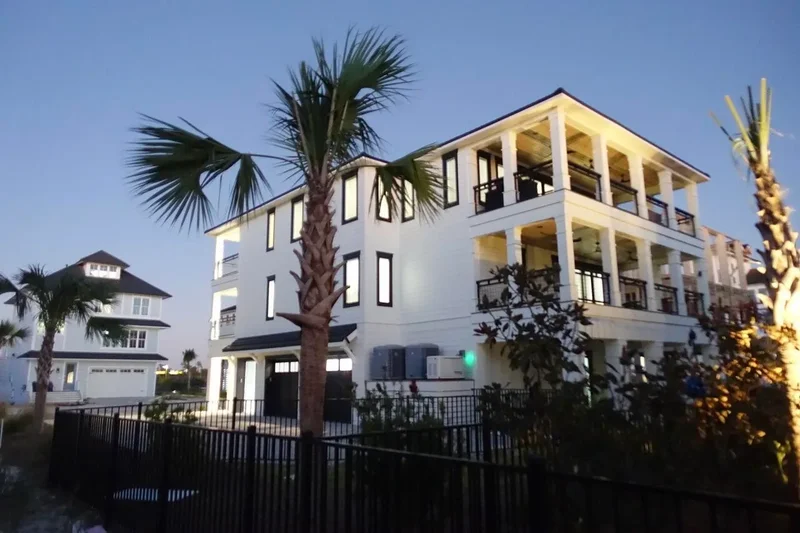 Single Family Residence in Mexico Beach