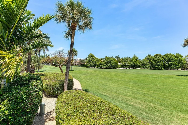 Single Family Residence in Boca Raton