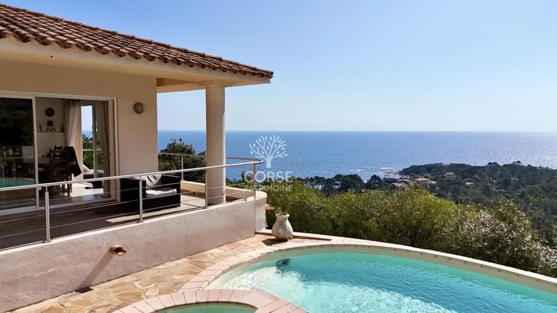 Superb sea view for this villa near Canella beach