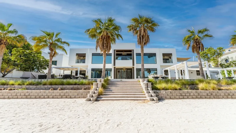 Lavish 5-Bedroom Villa on Extended Plot in Palm Jumeirah
