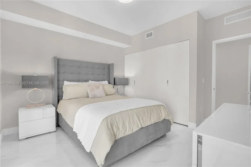 700 NE 24TH ST, Miami, Florida, United States. - Photo 19