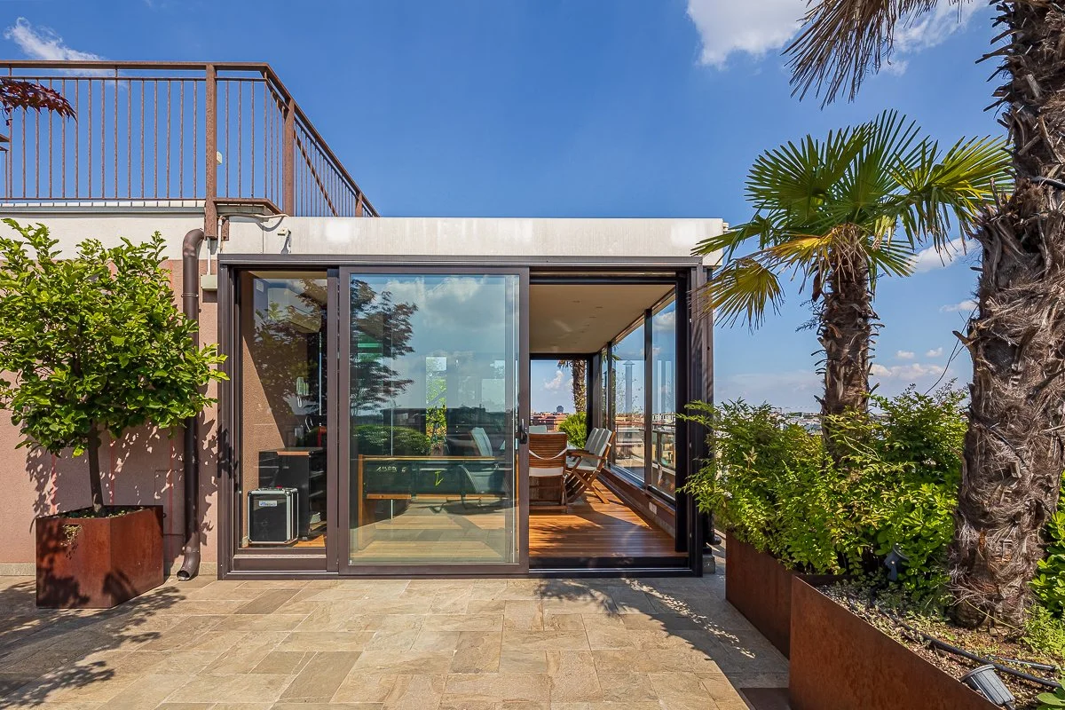Exterior photo 6