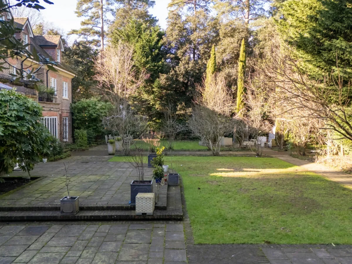 Abbots Drive, Virginia Water, GU25, Virginia Water, England, United Kingdom. - Photo 10