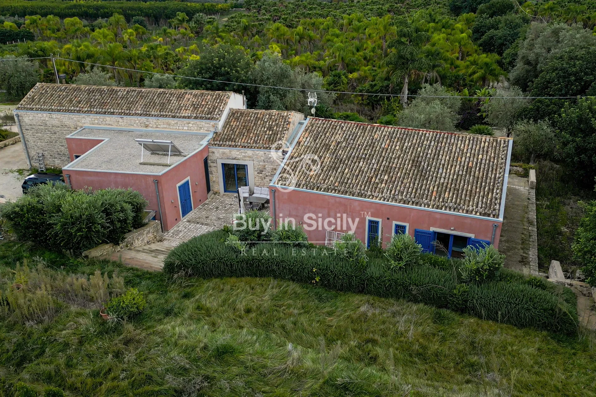 Exterior photo 3