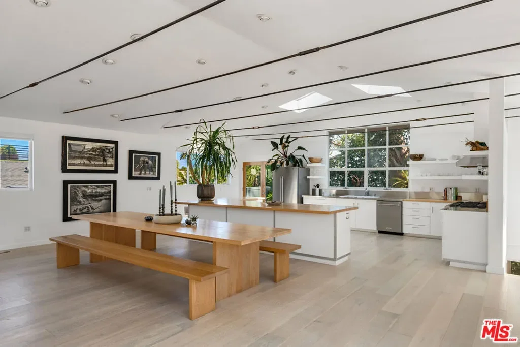 633 Santa Clara Avenue, Los Angeles, California, United States. - Photo 2