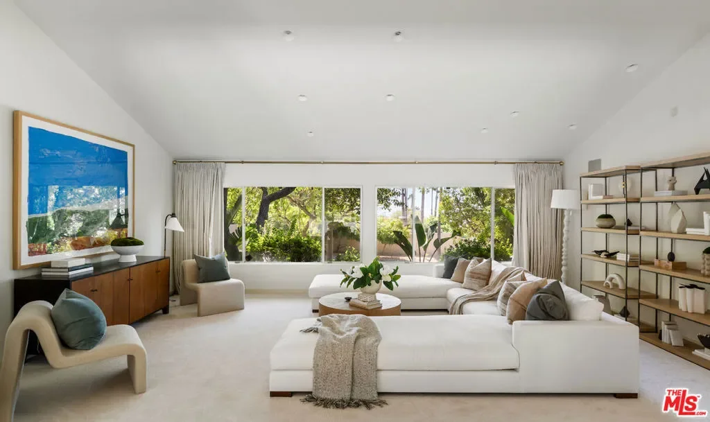 811 N Hillcrest Road, Beverly Hills, California, United States. - Photo 11