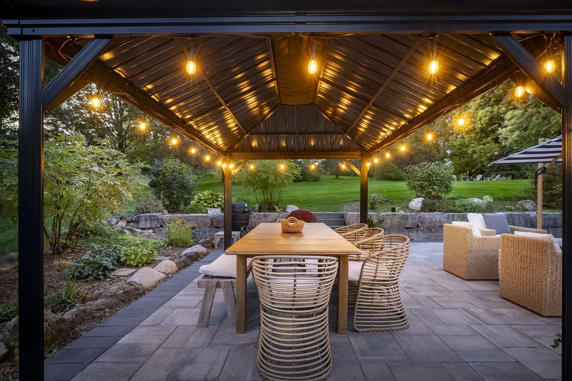 Exterior photo 9