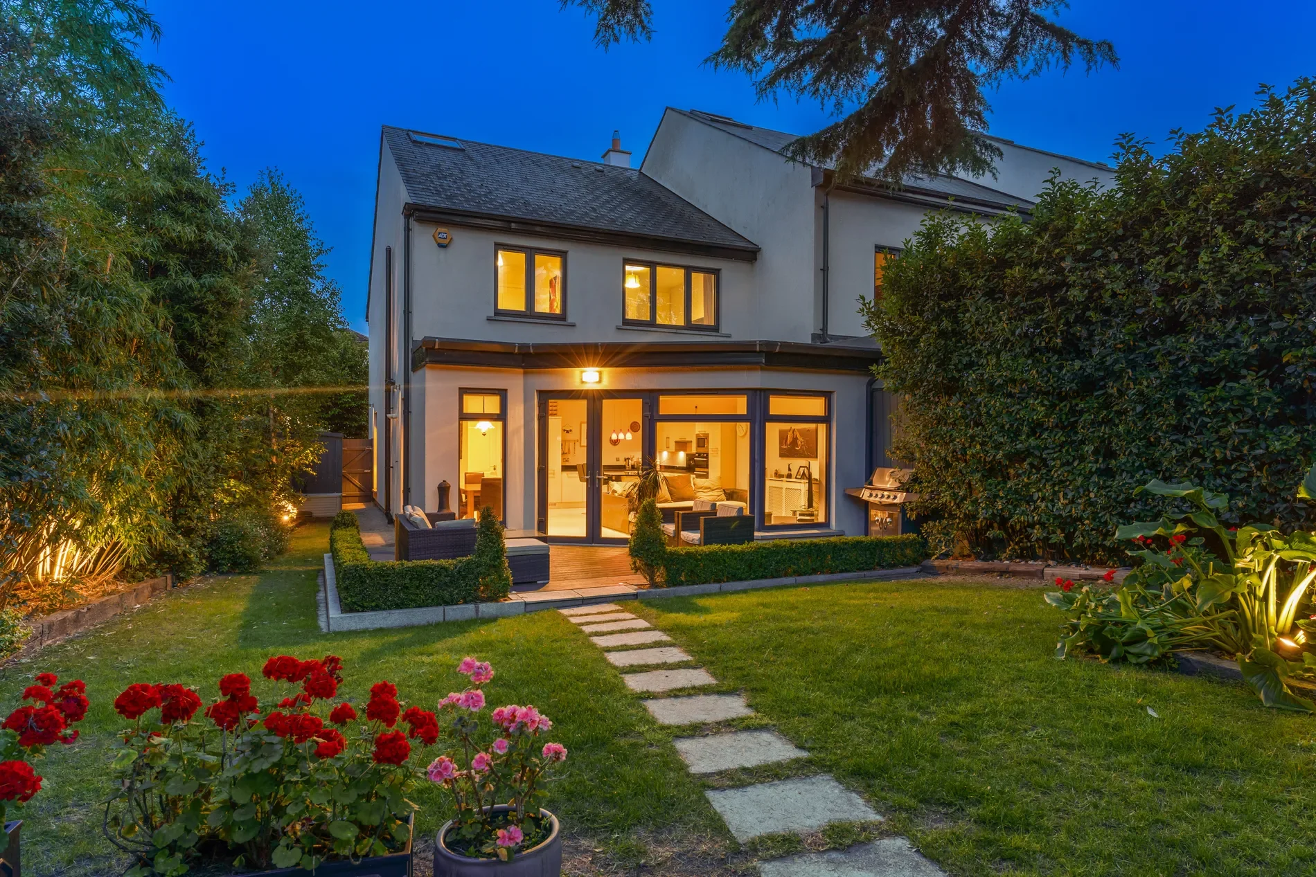 Exterior photo 4
