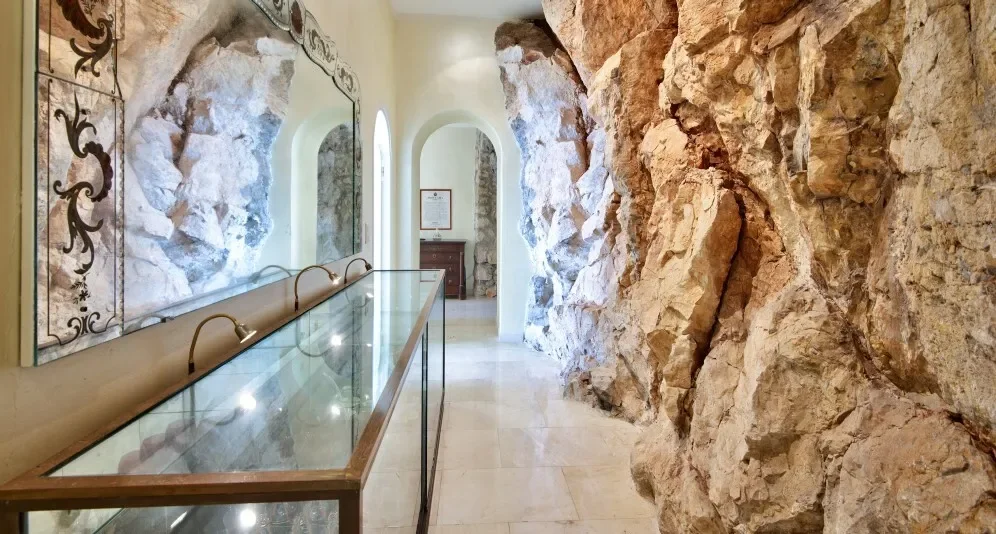 CAP DE NICE - 2/3 BEDROOM APARTMENT OF 112 SQM FOR SALE - GARDEN AND TERRACE - PANORAMIC SEA VIEW -