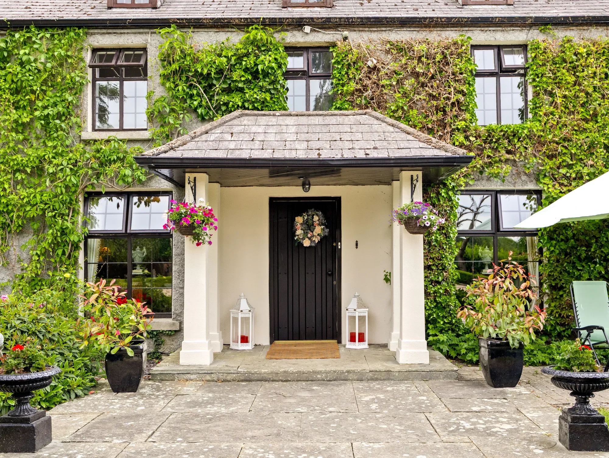 Exterior photo 6