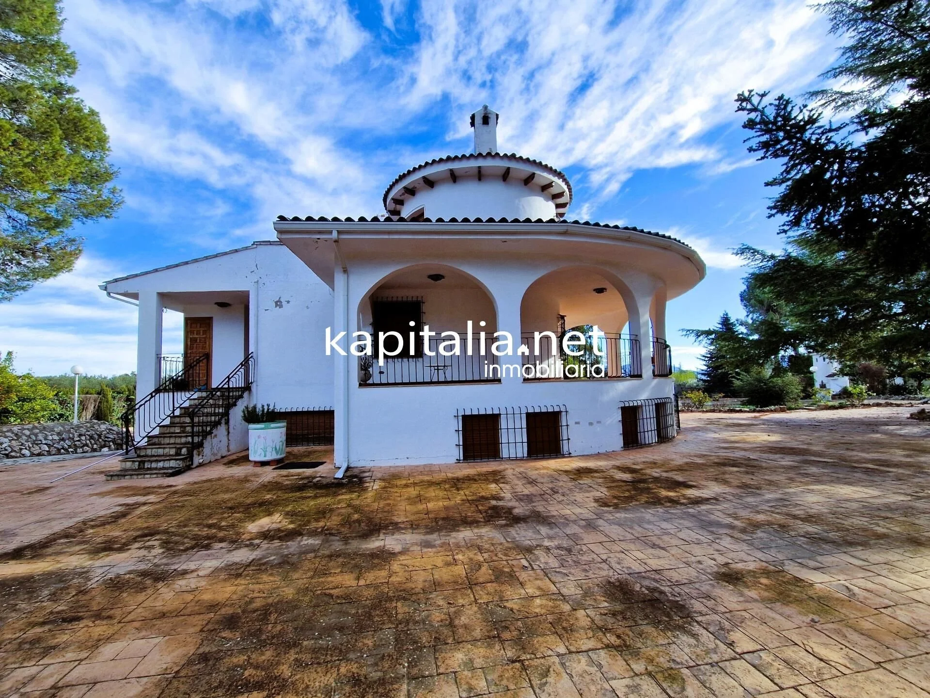 Exterior photo 7