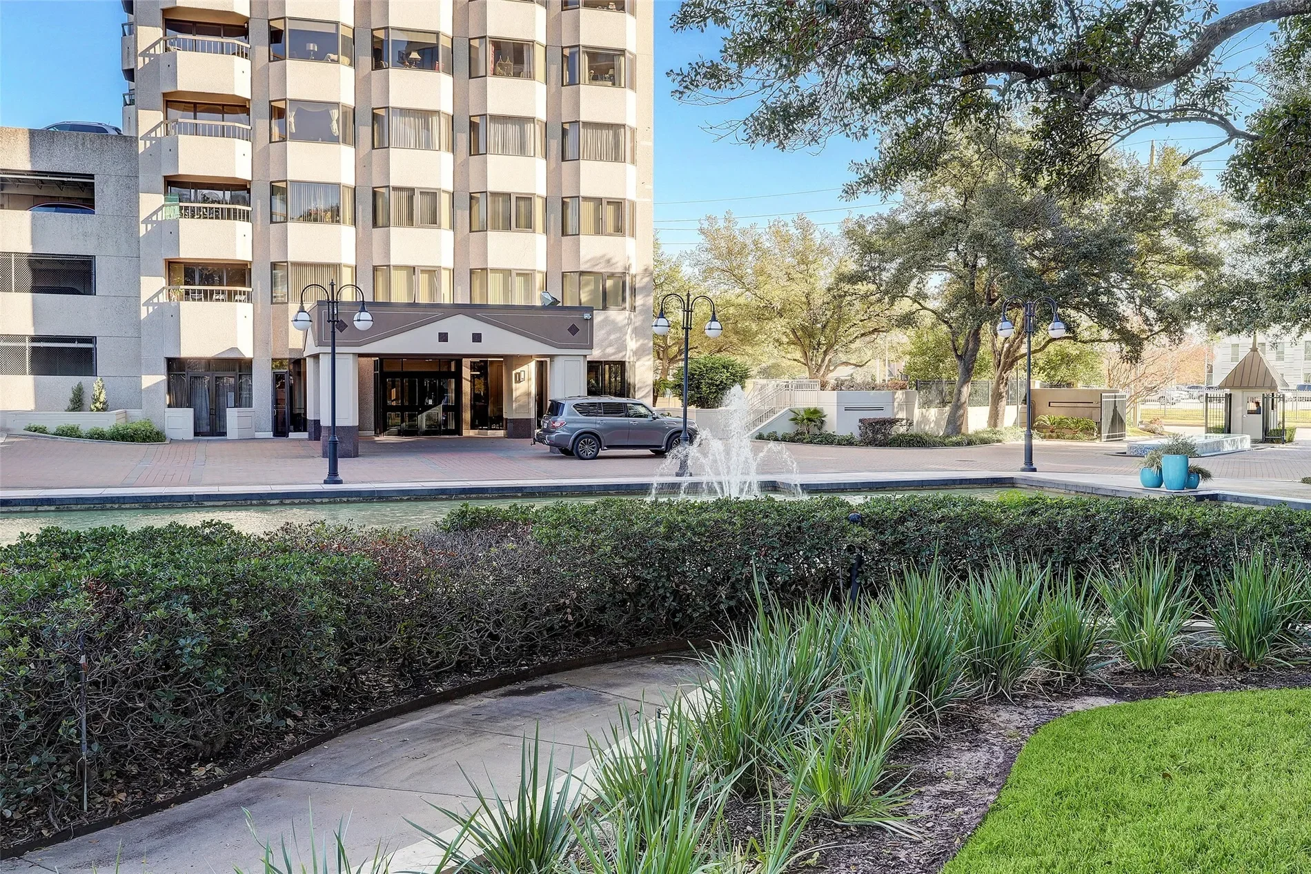 Exterior photo 9
