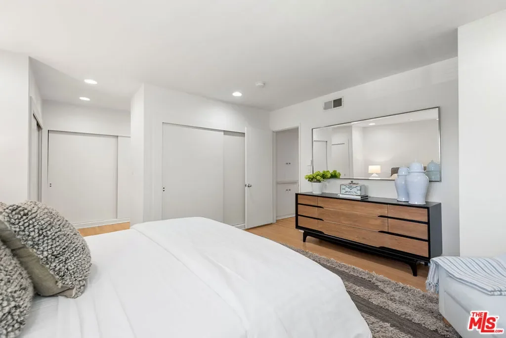 1247 N Bundy Drive, Los Angeles, California, United States. - Photo 2