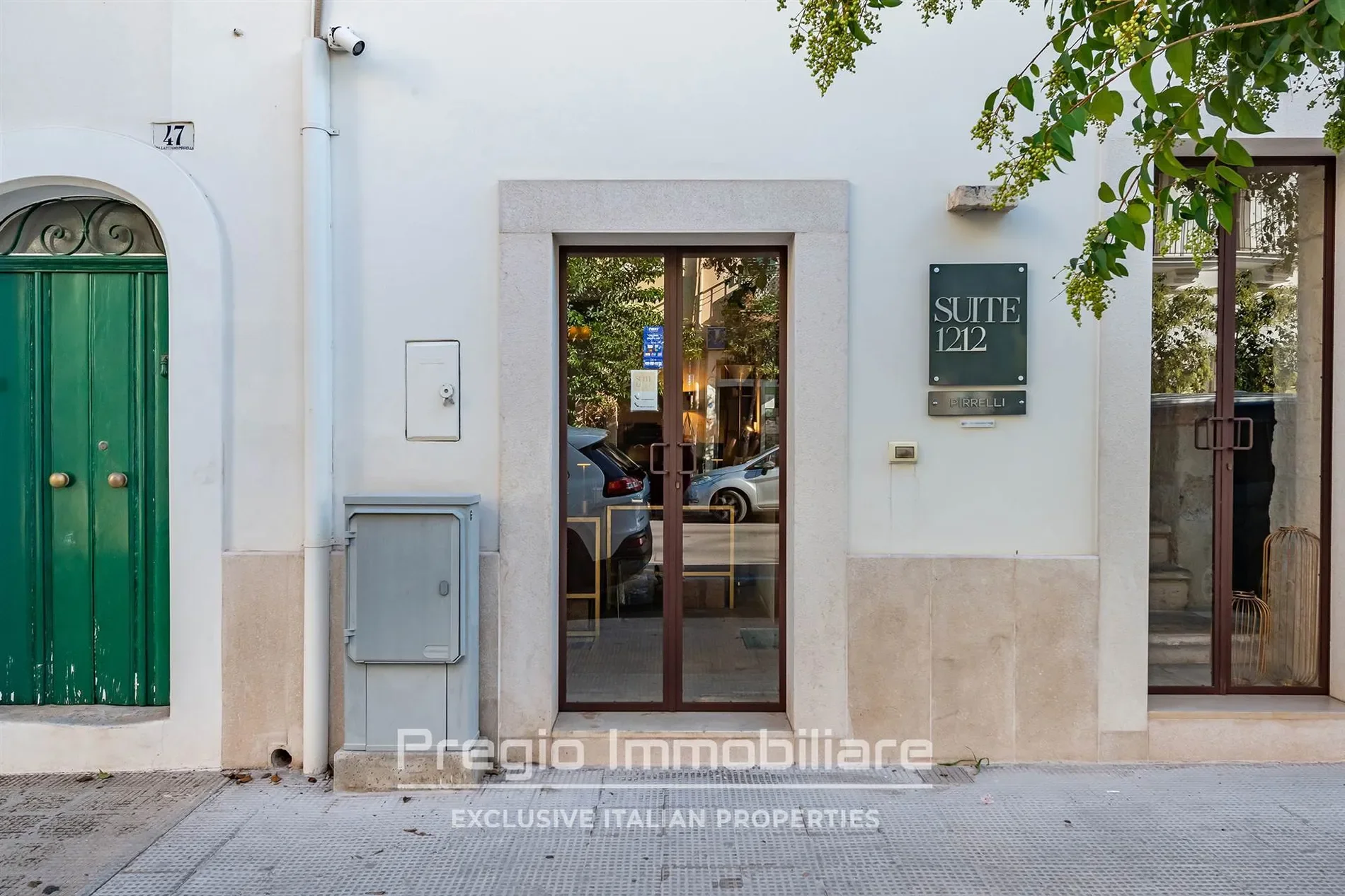 Exterior photo 5