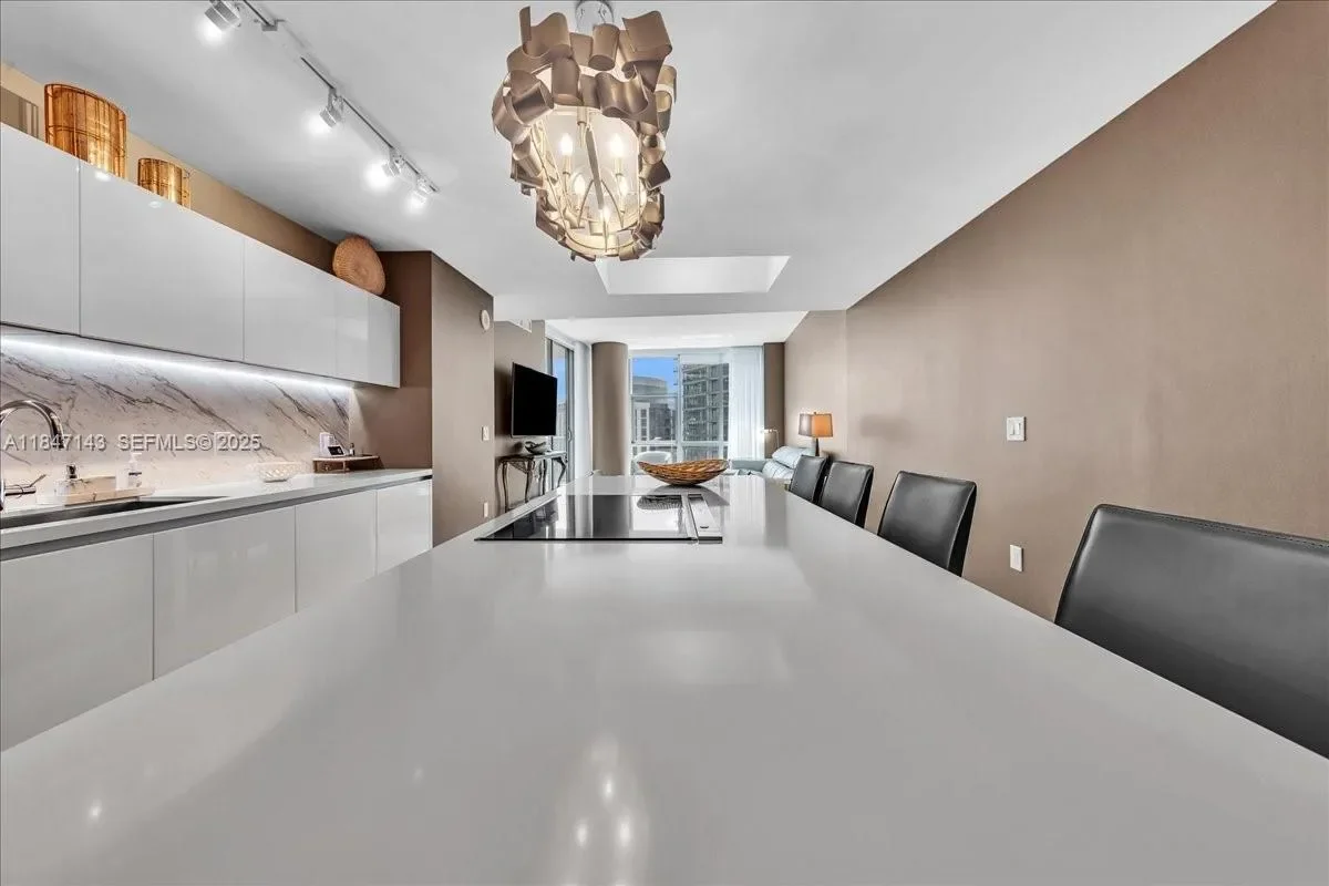 851 NE 1st Ave #3711, Miami, FL 33132, Miami, Florida, United States. - Photo 37