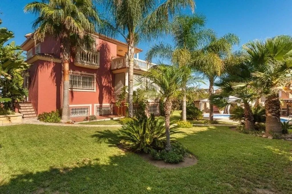 Exterior photo 7