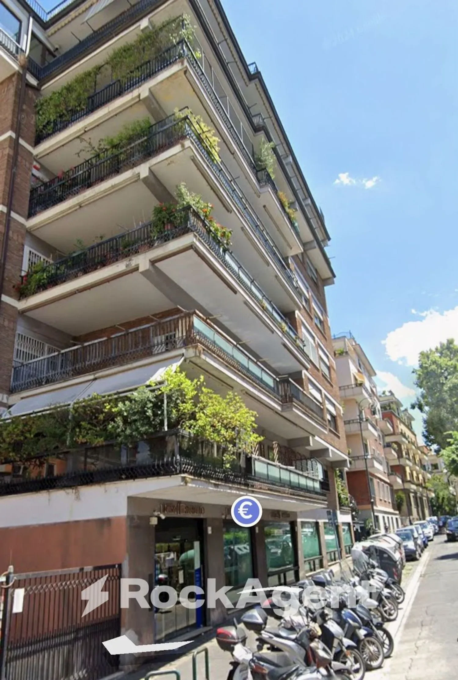 Exterior photo 5